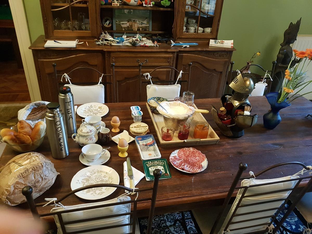 Chateau Lambert Moulinsart Hotel, Shuttle Airport, Long Term Parking, Snooker, Large Terrasse, Dinner, Breakfast 샤를루아 외부 사진