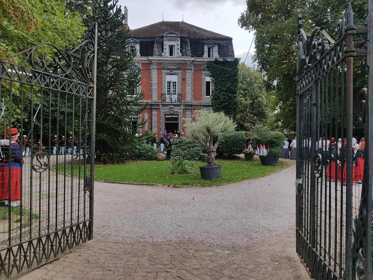 Chateau Lambert Moulinsart Hotel, Shuttle Airport, Long Term Parking, Snooker, Large Terrasse, Dinner, Breakfast 샤를루아 외부 사진